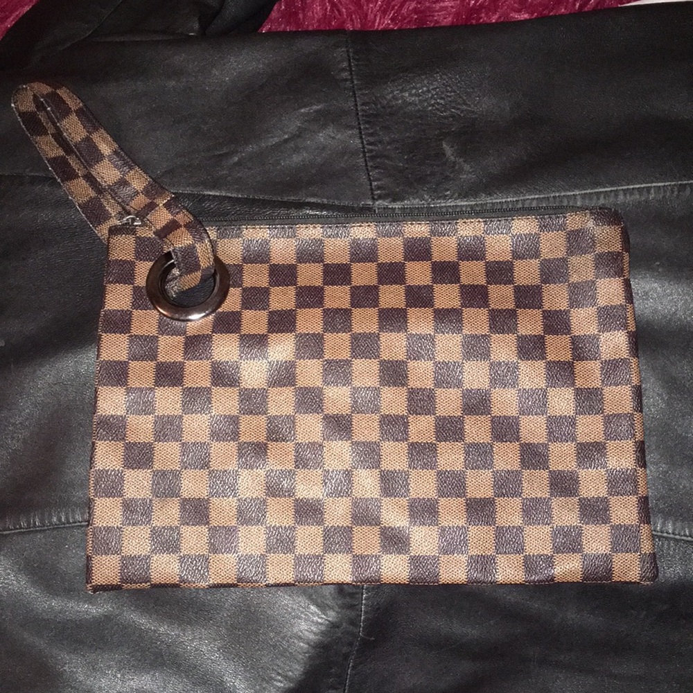🟤Women’s Brown Checkered Wristlet Bag